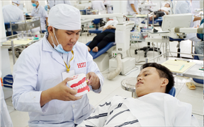 Trường tư 'đua nhau' chiêu sinh ngành sức khoẻ, quy định mở ngành thế nào?