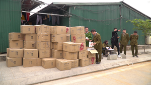 Video: Bắt giữ 5 tấn dầu gội không rõ nguồn gốc ở Hà Nội