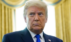 'Bão' ân xá ngày cuối cùng Trump tại nhiệm