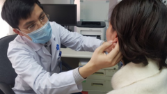 Đua nhau làm 'tai Phật' mong đổi vận số, nhiều chị em ôm hận