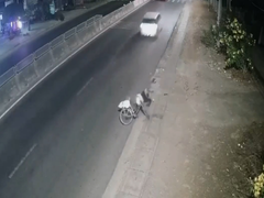 Video: Ô tô 7 chỗ tông trúng cụ ông rồi bỏ chạy ở Đồng Nai