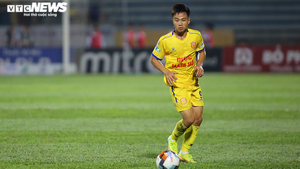 Triệt hạ Hùng Dũng, hậu vệ Nam Định bị phạt nguội