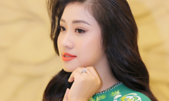 Sao Mai Bích Hồng khoe nhan sắc gái 2 con mặn mà