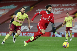 Thua đau Burnley, Liverpool kém Man Utd 6 điểm 