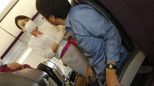 Bị bắt do 4 tháng trước không chịu đeo khẩu trang trên máy bay