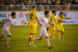 Kiatisak: 'Lâu lắm chưa thấy bầu Đức cười tươi như thế'