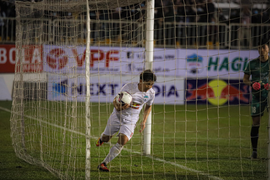 Kiatisak thắng trận đầu tiên, cầu thủ HAGL cảm ơn bầu Đức