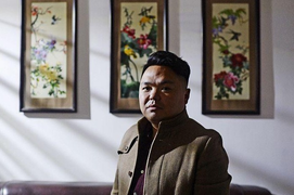 Người đàn ông Trung Quốc đổi đời nhờ môi giới mang thai hộ