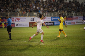 Minh Vương - Văn Toàn lập công, HAGL thắng trận đầu tiên thời Kiatisak