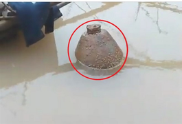 Thi công cầu, phát hiện quả bom 'khủng' cắm dưới lòng sông ở Hà Tĩnh