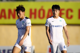 HLV Kiatisak đang giúp Minh Vương trở lại