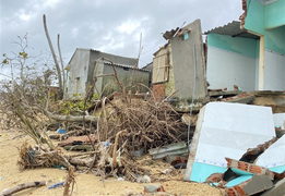 Triều cường quật sập nhà dân ven biển ở Quảng Ngãi: Dựng kè chống sạt lở