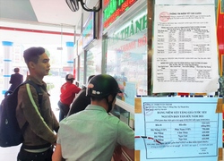 Vé tàu xe Tết ở miền Trung: Khách thảnh thơi, nhà xe bận rộn mời chào