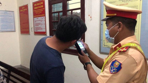 Lái xe sau khi phê thuốc lắc trong quán karaoke, ‘ma men’ bị phạt 70 triệu đồng