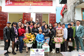 Tặng nhà mới cho người phụ nữ bị chồng tưới xăng đốt