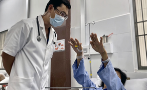 Người phụ nữ bị đột quỵ khi đang ngủ