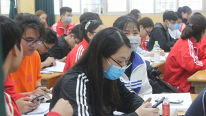 Ai là người đứng đầu trường đại học công lập?