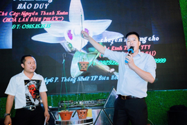 Đấu giá cây lan quý, ủng hộ 450 triệu đồng cho người dân miền Trung