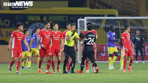 Xóa sổ thói quen xấu của V-League: Trọng tài cứng rắn liệu có đủ?