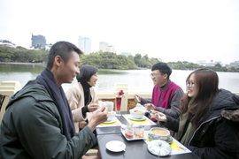 Nhà hàng Thủy Tạ: Sợi dây gắn kết người Hà Nội nay với nét thanh lịch Hà Thành