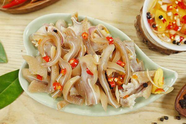 Món ngon ngày Tết: Tai heo ngâm mắm chua ngọt 