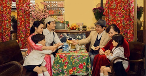 Hoài niệm Tết xưa: Hít hà mùi khói pháo, xếp hàng nhận lì xì