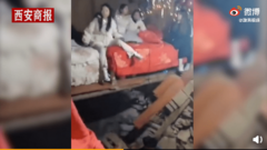 Bị nhà gái 'gây khó dễ', đoàn rước dâu nhà trai làm sập nhà cô dâu