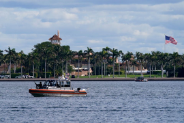 Vừa về quê, ông Trump bị địa phương điều tra việc sử dụng nhà ở sai mục đích