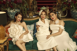 COVID-19 bùng phát, huỷ công chiếu 'Gái già lắm chiêu V'