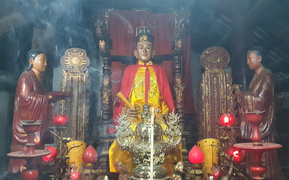 Video: Kỳ lạ bức tượng đứng lên, ngồi xuống ở Hải Phòng 