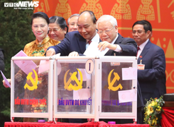 Ảnh: Bỏ phiếu bầu Ban Chấp hành Trung ương Đảng khoá XIII
