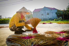 Thăm làng nghề làm hương nổi tiếng Hà Tĩnh ngày cuối năm