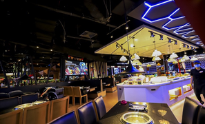 COVID-19 bùng phát, khách hủy tiệc tất niên tại nhiều nhà hàng