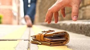 Ở ta, rơi tiền và đồ quý, gần như không còn cơ hội lấy lại