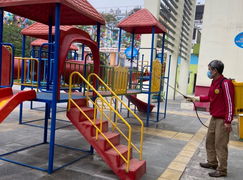 Phụ huynh ở Hà Nội dương tính SARS-CoV-2, cả trường con gái phải cách ly