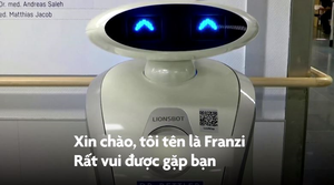 Video: Robot kể chuyện cười cổ vũ nhân viên y tế chống dịch COVID-19