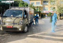 Ảnh: Quân đoàn 3 phun thuốc khử khuẩn tại vùng dịch ở Gia Lai