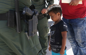 Tòa án Mỹ giữ lại chính sách thời Trump về trục xuất trẻ nhập cư