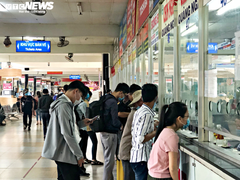 Sinh viên TP.HCM tất tả về quê ăn Tết sớm