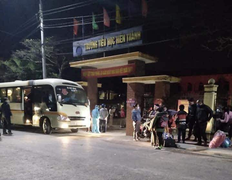 Chuyến xe trong đêm đưa 67 trẻ tiểu học ở Hải Dương đi cách ly ngày giáp Tết