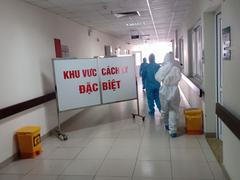 Ảnh: Bên trong nơi điều trị bệnh nhân COVID-19 ở Hà Nội