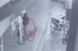 Gã trai vác xẻng đánh phụ nữ: Hành xử côn đồ sau đụng xe đã thành vấn nạn