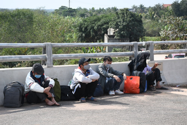 Công an Hải Phòng bắt 2 ô tô chở người trốn chốt kiểm dịch COVID-19