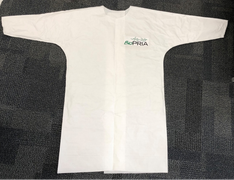 Sử dụng áo choàng y tế bằng giấy có thể giảm sự lây lan của COVID-19