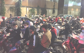 Phát hiện ca COVID-19, nhiều người 'tháo chạy' khỏi chung cư 88 Láng Hạ, Hà Nội