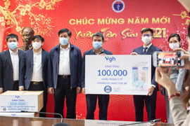 Bộ Y tế tiếp nhận 100.000 khẩu trang y tế cao cấp