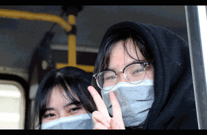 Được nghỉ Tết sớm nhưng sinh viên không vội về quê, sẵn sàng ăn Tết ở Hà Nội