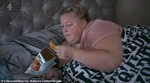 Vợ nặng 190kg vẫn cho ăn suốt ngày, ông chồng bị 'ném đá'