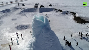 Video: 'Núi lửa băng' cực hiếm xuất hiện ở Kazakhstan