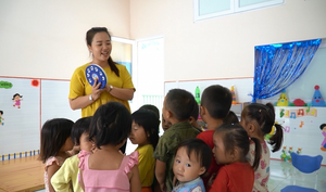 Cô giáo trẻ đơn độc giữa rừng, bám bản gieo chữ, nhiều đêm khóc vì nhớ con